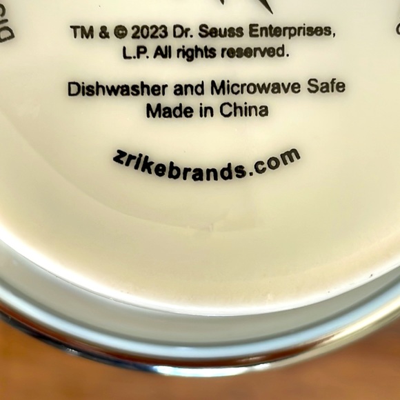 Grinch Stackable Mugs with Stand - Picture 7 of 7